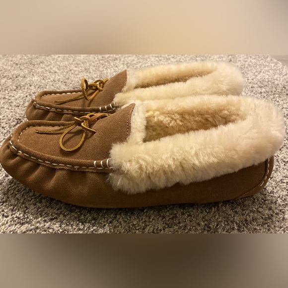 Slippers - Picture 2 of 9